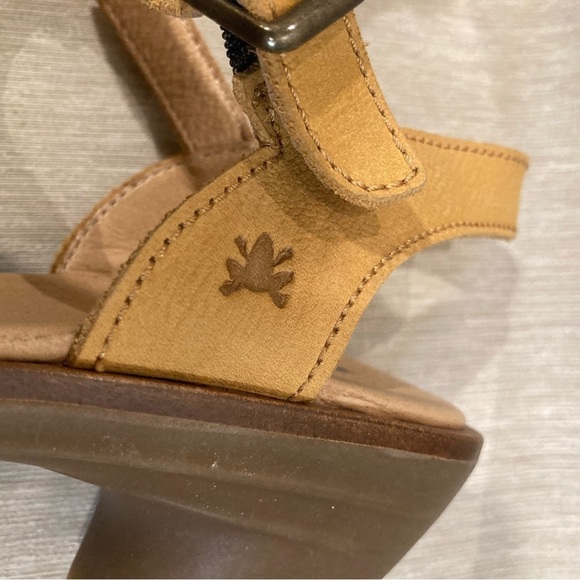 EL NATURALISTA Sz 39 Yellow Leather Two Toned Rubber Sole Buckle Closure Sandals - Picture 7 of 13